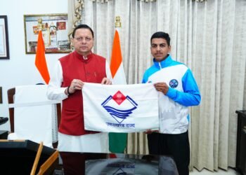 मुख्यमंत्री पुष्कर सिंह धामी से माउंट एवरेस्ट फतह करने वाले 16 वर्षीय बालक सचिन कुमार ने की शिष्टाचार भेंट