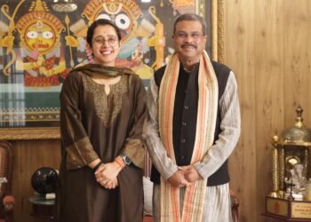 केंद्रीय शिक्षा मंत्री, बिहार चुनाव प्रभारी धर्मेंद्र प्रधान से भेंट कर जीत की बधाई देतीं भाजपा प्रदेश मंत्री नेहा जोशी