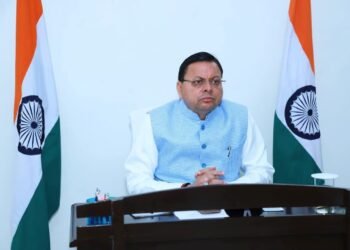 मुख्यमंत्री पुष्कर सिंह धामी ने राज्य के जिलाधिकारियों और वरिष्ठ अधिकारियों के साथ वर्चुअल माध्यम से समीक्षा बैठक की