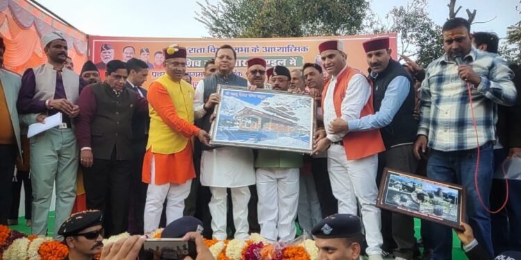 मुख्यमंत्री पुष्कर सिंह धामी लाखामंडल पहुंचे, शिव मंदिर में की पूजा-अर्चना