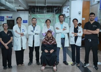 श्री महंत इन्दिरेश अस्पताल के डाॅक्टरों ने महिला की गर्दन से निकाला 1 किलोग्राम का ट्यूमर