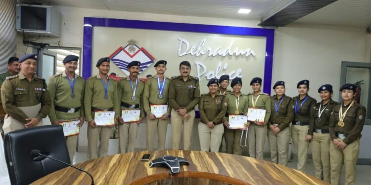  एथलेटिक्स प्रतियोगिता में पदक विजेताओं ने एसएसपी दून से की शिष्टाचार भेंट