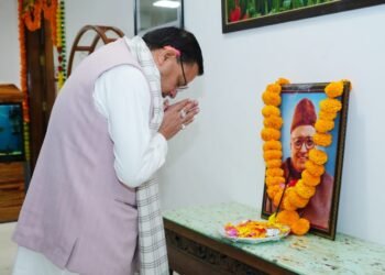मुख्यमंत्री पुष्कर सिंह धामी ने उत्तराखंड के प्रथम मुख्यमंत्री नित्यानंद स्वामी की पुण्यतिथि पर श्रद्धा सुमन अर्पित किए