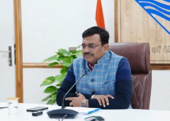 मुख्य सचिव आनन्द बर्द्धन ने पर्यटक स्थलों के विकास कार्यों की प्रगति की समीक्षा की