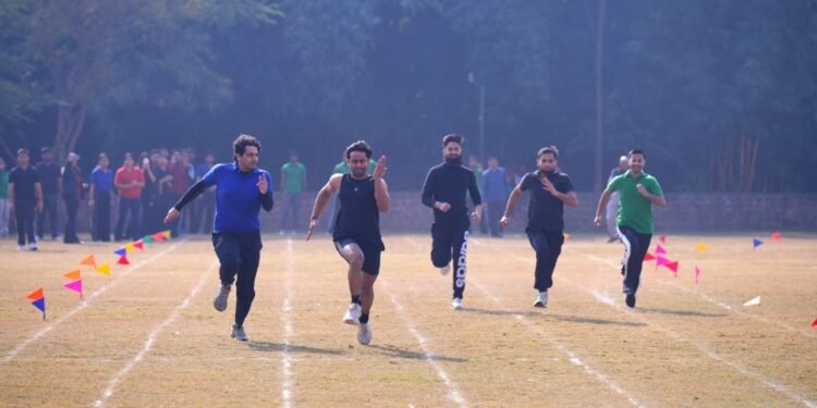 एसजीआरआर मेडिकल काॅलेज एटलिटिका में प्रद्यूमन ने लगाई सबसे लम्बी छलांग