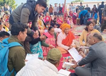 सीएम धामी के निर्देश पर जनता के द्वार पहुंची ‘सरकार’