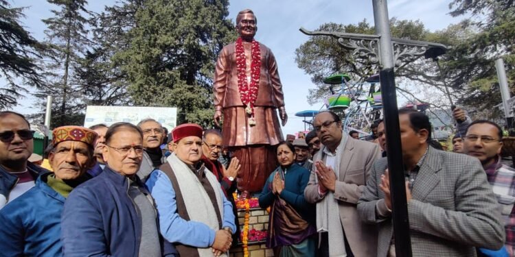 मसूरी अटल उद्यान में भारत रत्न अटल बिहारी वाजपेयी की प्रतिमा का गरिमामय लोकार्पण