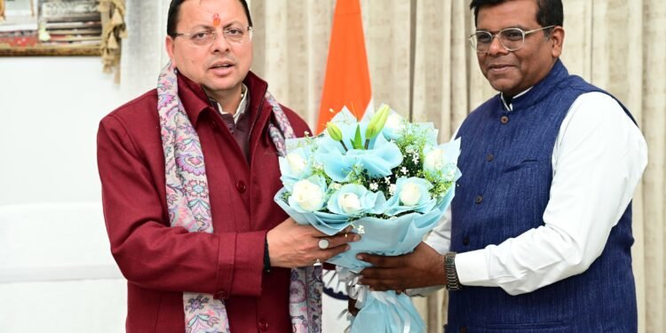 मुख्यमंत्री से मिले सीएयू पूर्व सचिव महिम वर्मा