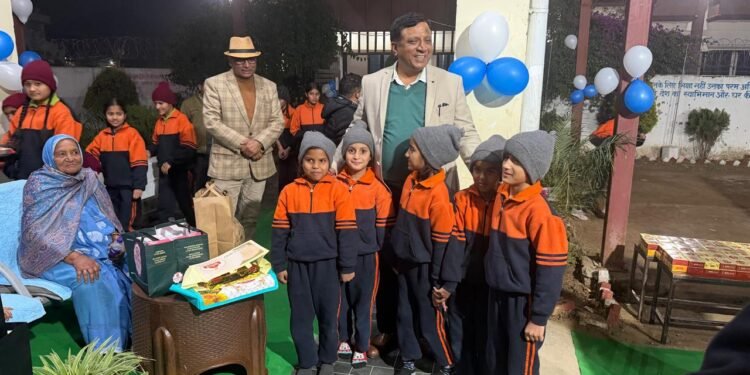 जब जन्मदिन बना उम्मीद का उत्सव, नेताजी सुभाष चंद्र बोस आवासीय बालिका छात्रावास के बच्चों के बीच पहुंचे बंशीधर तिवारी