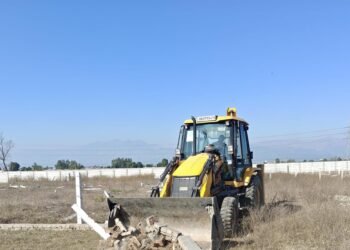 मसूरी–देहरादून विकास प्राधिकरण की सख्ती,अवैध प्लॉटिंग पर चला एमडीडीए का बुलडोजर