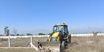 मसूरी–देहरादून विकास प्राधिकरण की सख्ती,अवैध प्लॉटिंग पर चला एमडीडीए का बुलडोजर