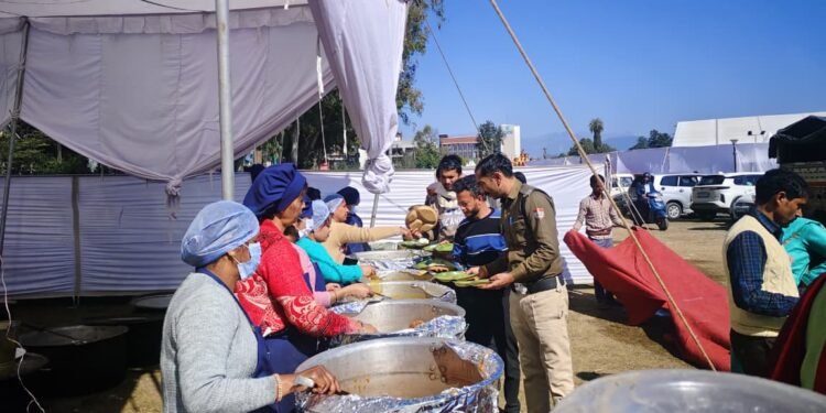 उत्तरायणी कौथिक महोत्सव में हिलान्स कैंटीन की महिलाएँ बनीं आत्मनिर्भरता की मिसाल