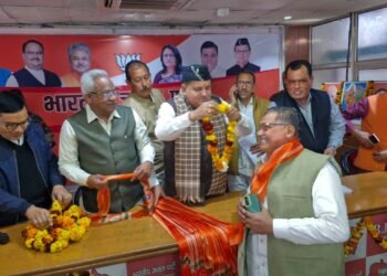  नगर पंचायत एवं पूर्व जिपा.अध्यक्ष समेत सैकड़ों जनप्रतिनिधियों, नेताओं ने ली भाजपा की सदस्यता