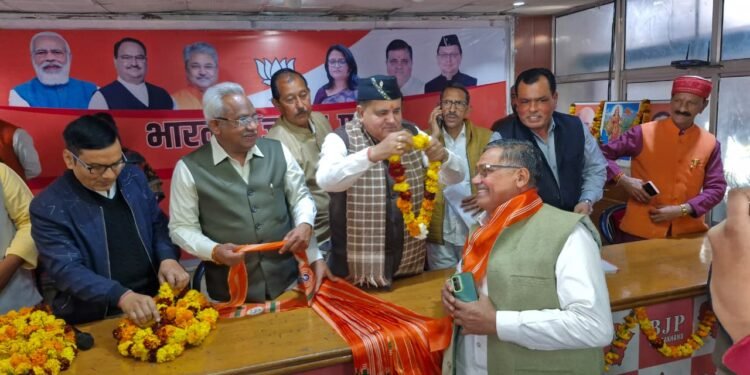  नगर पंचायत एवं पूर्व जिपा.अध्यक्ष समेत सैकड़ों जनप्रतिनिधियों, नेताओं ने ली भाजपा की सदस्यता