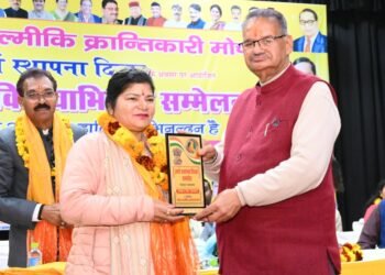 राष्ट्रीय वाल्मीकि क्रांतिकारी मोर्चा स्थापना दिवस कार्यक्रम को सम्बोधित करते कैबिनेट मंत्री गणेश जोशी