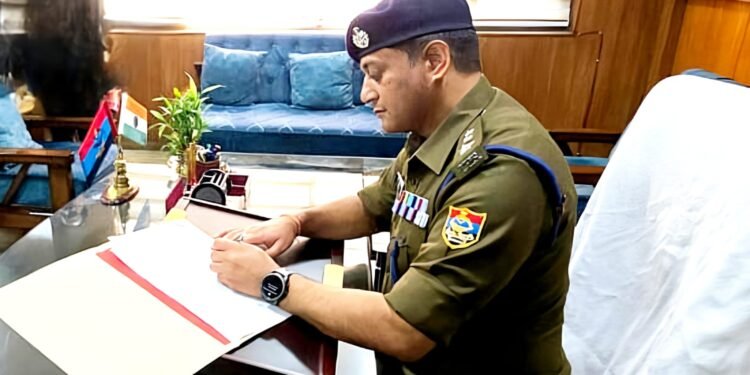 प्रमेन्द्र सिंह डोबाल द्वारा ग्रहण किया एसएसपी देहरादून का पदभार