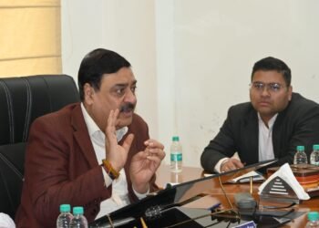 चारधाम यात्रा की तैयारियाँ तेजः गढ़वाल आयुक्त ने स्टेकहोल्डर्स संग की अहम बैठक