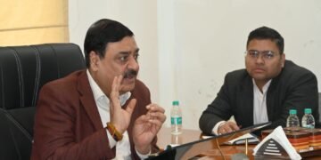 चारधाम यात्रा की तैयारियाँ तेजः गढ़वाल आयुक्त ने स्टेकहोल्डर्स संग की अहम बैठक