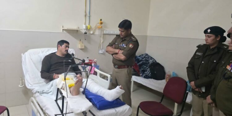 एसएसपी देहरादून ने सडक दुर्घटना मे घायल उपनिरीक्षक का जाना हाल