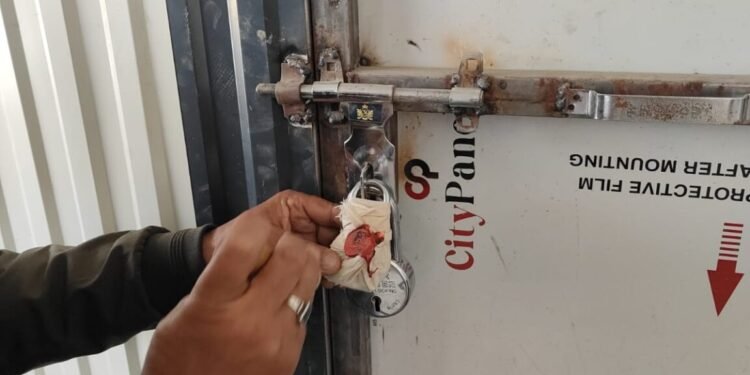 मसूरी-देहरादून विकास प्राधिकरण की बड़ी कार्रवाई, सुरक्षा मानकों की अनदेखी पर ऋषिकेश में बहुमंजिला भवन को किया सील