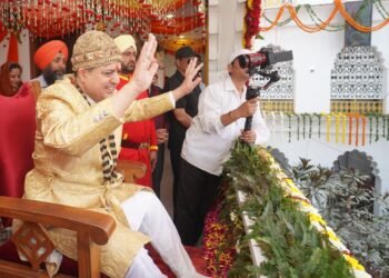 श्री दरबार साहिब में आस्था का महासागर ,श्री झण्डे जी पर झुके लाखों शीश