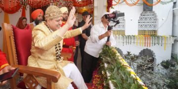 श्री दरबार साहिब में आस्था का महासागर ,श्री झण्डे जी पर झुके लाखों शीश