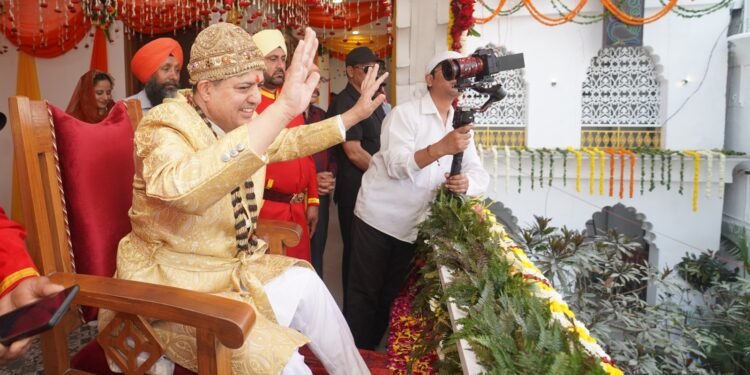 श्री दरबार साहिब में आस्था का महासागर ,श्री झण्डे जी पर झुके लाखों शीश