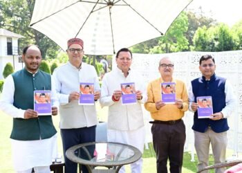 मुख्यमंत्री ने किया ‘‘उत्तराखण्ड़ की मिट्टी से-नायक से जन नायक पुष्कर सिंह धामी’’ पंचाग टेबल कैलेंडर का विमोचन