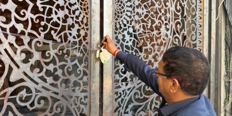 अवैध निर्माणों पर एमडीडीए की सख्ती, डोईवाला और ऋषिकेश में कई भवन सील