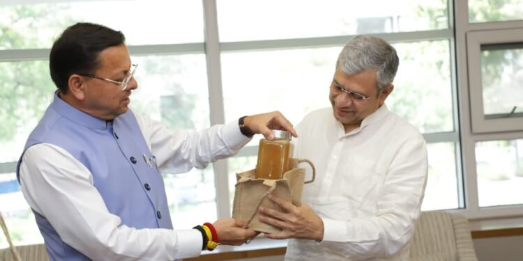 मुख्यमंत्री ने केंद्रीय मंत्री से भेंट कर रेल एवं ‘डिजिटल कुम्भ पर की चर्चा