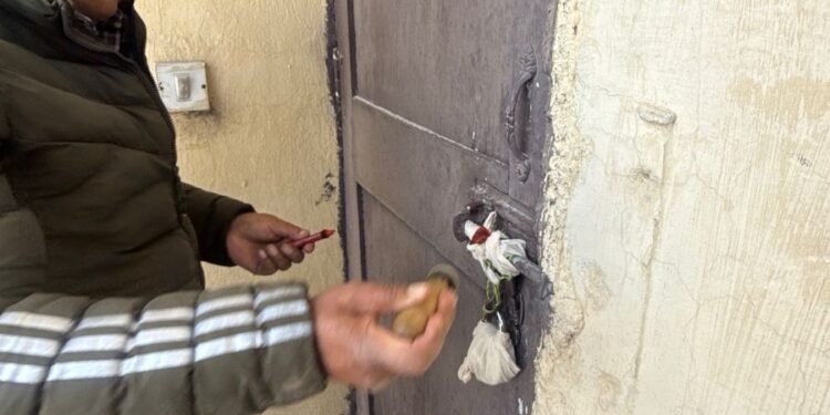 मसूरी में अवैध निर्माण पर एमडीडीए का शिकंजा, कैमल बैंक रोड स्थित भवन सील