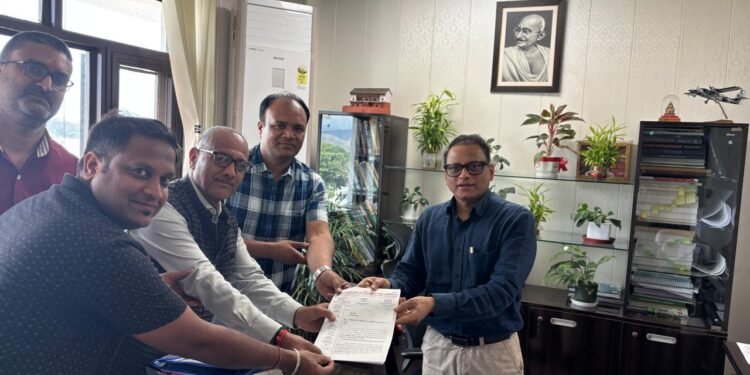 सचिव वित्त से उत्तराखण्ड राज्य कर मिनिस्ट्रीयल स्टॉफ एसोसिएशन के प्रतिनिधि मण्डल ने की भेंट