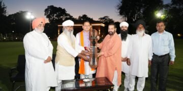 बैसाखी पर सीएम धामी से सिक्ख प्रतिनिधिमंडल की भेंट, सौंपा सरोपा
