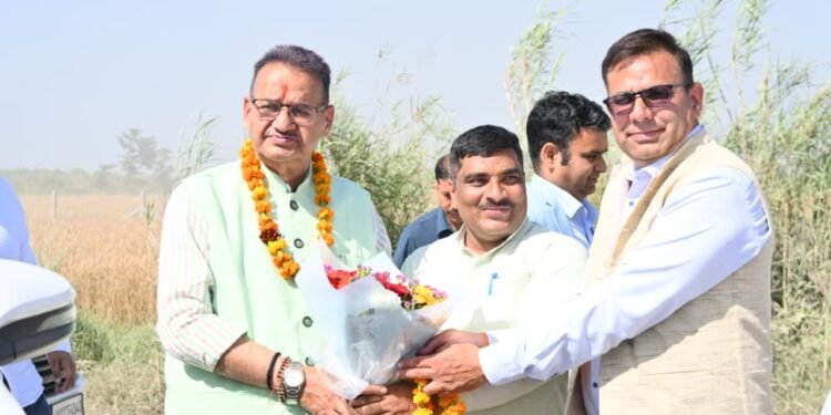 कृषि मंत्री गणेश जोशी ने हरिद्वार में मखाना की खेती का किया औपचारिक शुभारंभ