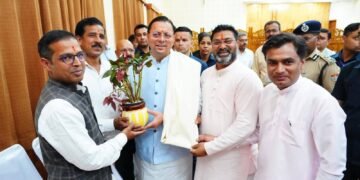 मुख्यमंत्री धामी ने मुख्यमंत्री कैंप कार्यालय स्थित मुख्य सेवक सदन में आए नागरिकों की समस्याएं सुनीं