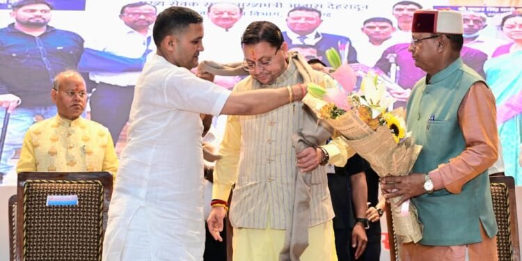 मुख्यमंत्री ने हल्द्वानी में वरिष्ठ नागरिक सम्मान एवं खेल समारोह में किया प्रतिभाग