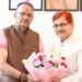 कृषि मंत्री गणेश जोशी से भेंट करते पंतनगर विश्वविद्यालय के नव नियुक्त कुलपति प्रो. शिवेन्द्र कश्यप