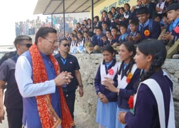 मुख्यमंत्री पुष्कर सिंह धामी ने देवीधुरा में छात्र-छात्राओं से किया संवाद, उज्ज्वल भविष्य की दी शुभकामनाएं