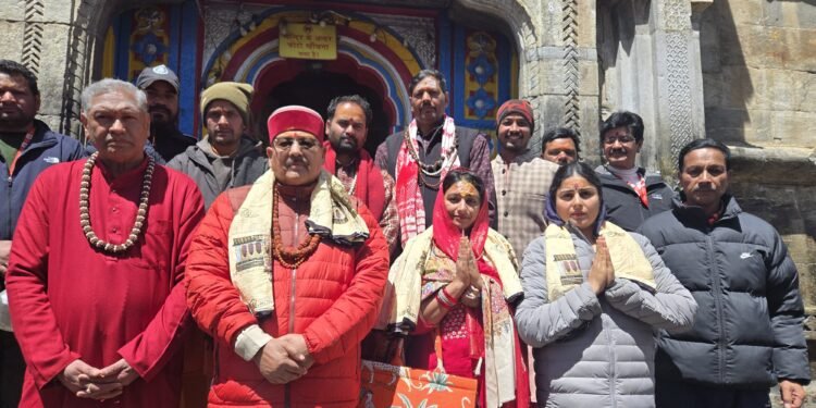 पर्यटन मंत्री महाराज पहुंचे बद्री-केदार,पूजा-अर्चना के साथ देश-प्रदेश में सुख, समृद्धि की कामना