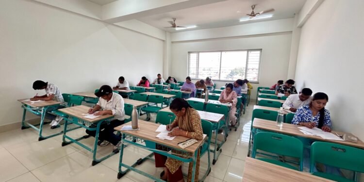 एसजीआरआर एजुकेशन मिशन की मेगा शिक्षक  चयन प्रक्रिया में दिखा युवाओं का उत्साह