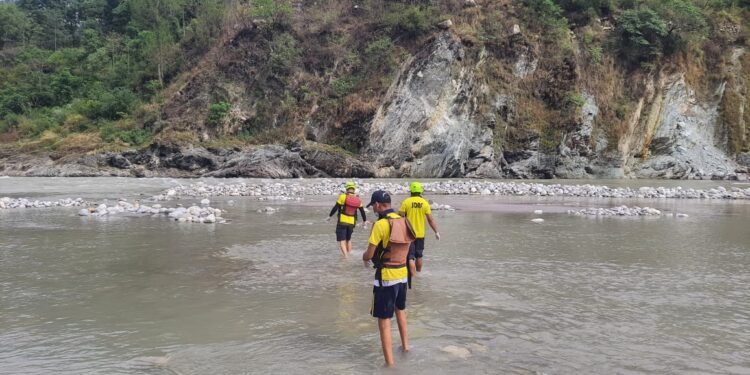 SDRF ने गोचर क्षेत्र में बरामद अज्ञात शव को जिला पुलिस के सुपुर्द किया
