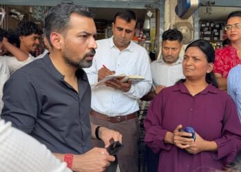  कार्यों की धीमी प्रगति पर डीएम सख्त, अधीक्षण अभियंता यूपीसील का रोका वेतन
