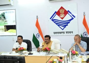 मुख्य सचिव की अध्यक्षता में जनपदीय विकास कार्यों की समीक्षा बैठक