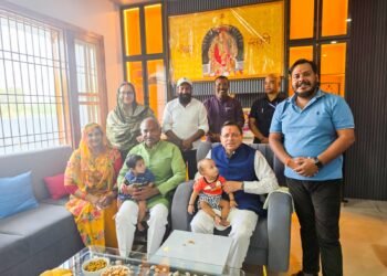 मुख्यमंत्री पुष्कर सिंह धामी ने विधायक अरविंद पांडेय के आवास पहुंचकर परिजनों से की भेंट