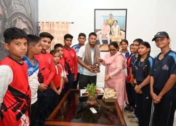 तीरंदाजी में उत्कृष्ट प्रदर्शन करने वाले खिलाड़ियों को विधानसभा अध्यक्ष ने किया सम्मानित