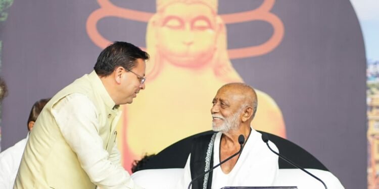 मुख्यमंत्री ने श्रीराम कथा के समापन समारोह में लिया भाग