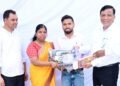 सीएम को सौंपा ज्ञापन, शाम तक मिली सिलाई मशीन