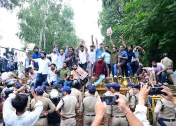 बड़ी संख्या में राजनीतिक व सामाजिक कार्यकर्ताओं ने थामा भाजपा का दामन