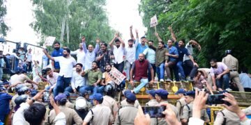बड़ी संख्या में राजनीतिक व सामाजिक कार्यकर्ताओं ने थामा भाजपा का दामन