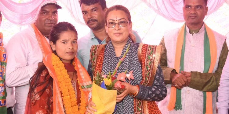 सोमेश्वर में कैबिनेट मंत्री रेखा आर्या ने की विकास योजनाओं की घोषणा, राम कथा व आयुष भंडारे में लिया भाग